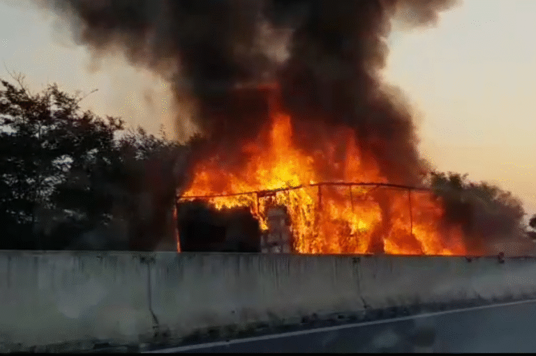 Camion incendiato sulla SS 379, circolazione in tilt - Osservatorio Fasano