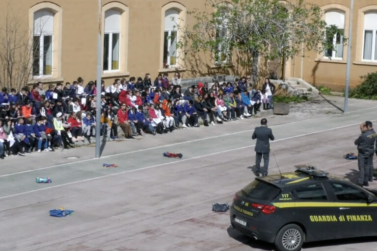 GdF alla Collodi per educare alla legalità VIDEO - Osservatorio Fasano