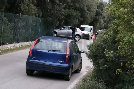 Auto fuori carreggiata sulle Giritoie: automobilista illeso Auto fuori carreggiata sulle Giritoie: automobilista illeso - Osservatorio Fasano