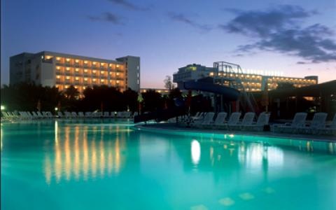 Malore in piscina: muore l’imprenditore Uccio Dell’Aglio Malore in piscina: muore l'imprenditore Uccio Dell'Aglio - Osservatorio Fasano