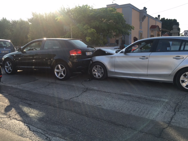 Tamponamento a catena sulla strada per Savelletri: tre feriti LE FOTO Tamponamento a catena sulla strada per Savelletri: tre feriti LE FOTO - Osservatorio Fasano