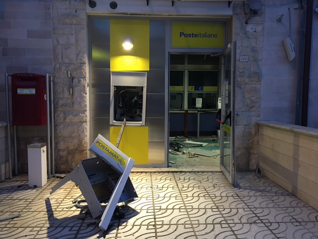 Ennesimo assalto notturno al Postamat di Torre Canne: ingenti i danni LE FOTO Ennesimo assalto notturno al Postamat di Torre Canne: ingenti i danni LE FOTO - Osservatorio Fasano