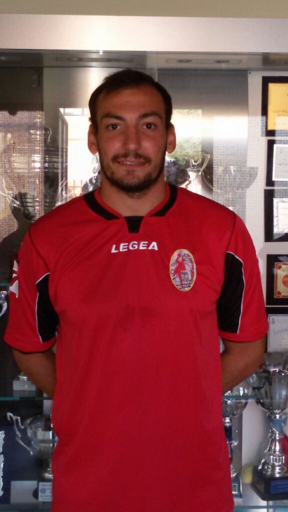 Stanislav Petryichko firma con la Junior Fasano - Osservatorio Fasano