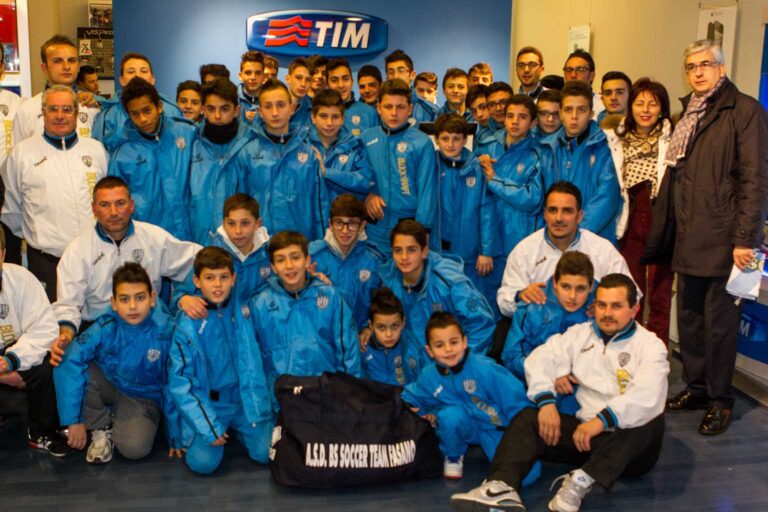 La Bs Soccer Team vince il premio Fair Play: a consegnarglielo il presidente della Federazione pugliese Vito Tisci - Osservatorio Fasano