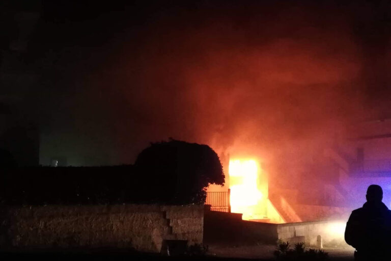 Fuoco e fiamme a Savelletri: incendio in una palazzina, esplose 2 bombole GPL - Osservatorio Fasano