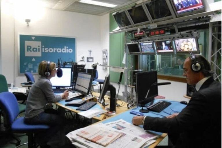 ‘La nostra Sicurezza sulla strada’ del ‘da Vinci’ in diretta a Isoradio 'La nostra Sicurezza sulla strada' del 'da Vinci' in diretta a Isoradio - Osservatorio Fasano
