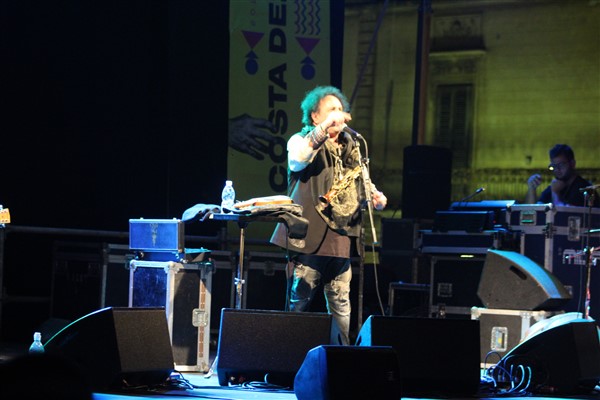 Il travolgente groove di Enzo Avitabile fa tappa a Fasano Il travolgente groove di Enzo Avitabile fa tappa a Fasano - Osservatorio Fasano