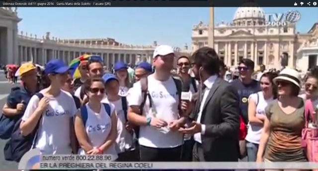 Giovani fasanesi in diretta tv da piazza S. Pietro Giovani fasanesi in diretta tv da piazza S. Pietro - Osservatorio Fasano