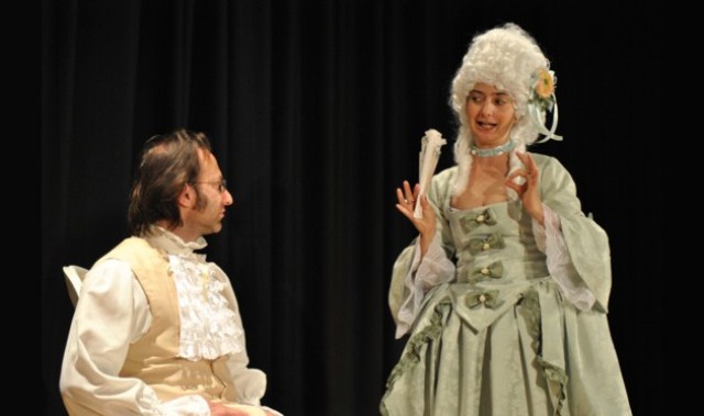Sul palco del Teatro Sociale ‘Le smanie della villeggiatura’ Sul palco del Teatro Sociale 'Le smanie della villeggiatura' - Osservatorio Fasano