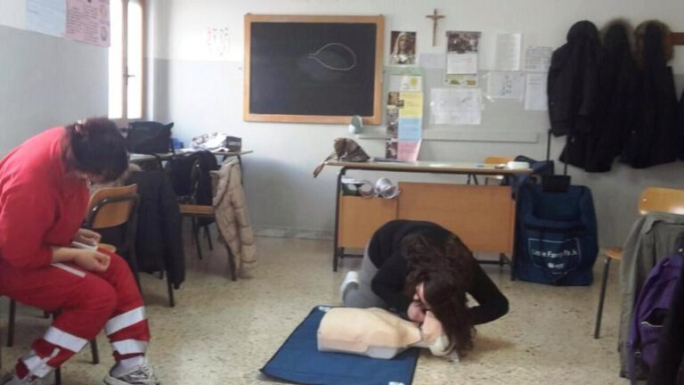 Corso base di pronto soccorso al Professionale ‘Da Vinci’ di Fasano Corso base di pronto soccorso al Professionale 'Da Vinci' di Fasano - Osservatorio Fasano