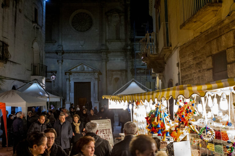 Mercatini nel centro storico: tra sapori e tradizione esplode la festa - Osservatorio Fasano