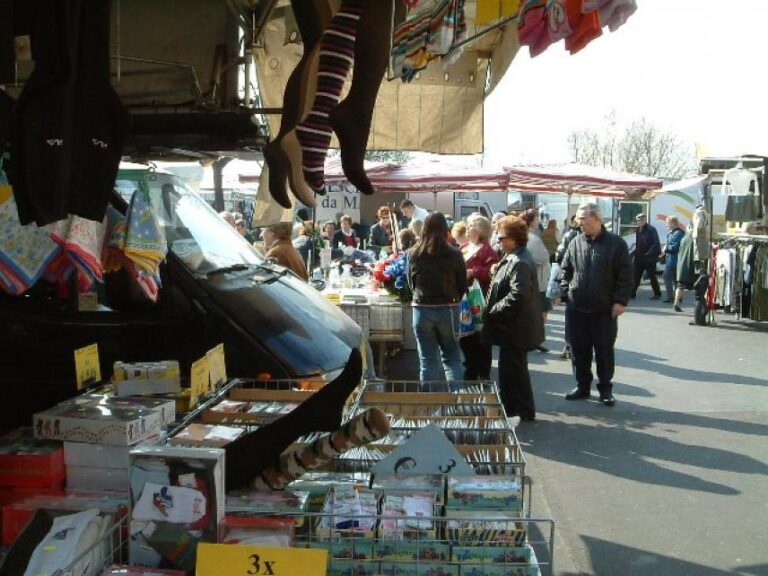 Commercianti ambulanti contro la Bolkestein: poche baracche al mercato di Fasano Commercianti ambulanti contro la Bolkestein: poche baracche al mercato di Fasano - Osservatorio Fasano