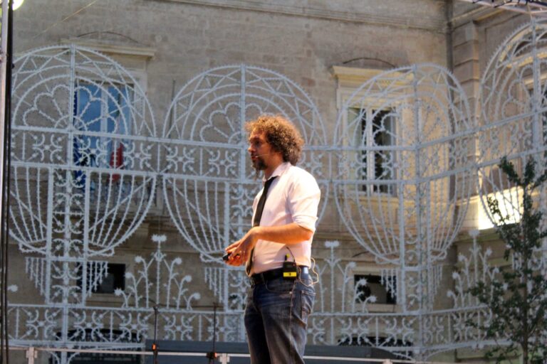 'È possibile, ma non succederà': lo show di Paolo Canova spiega l'improbabilità della vincita - Osservatorio Fasano