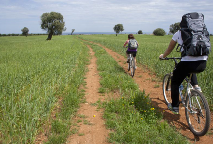 Natura e storia pedalando tra i paesaggi del Parco Regionale delle Dune Costiere Natura e storia pedalando tra i paesaggi del Parco Regionale delle Dune Costiere - Osservatorio Fasano