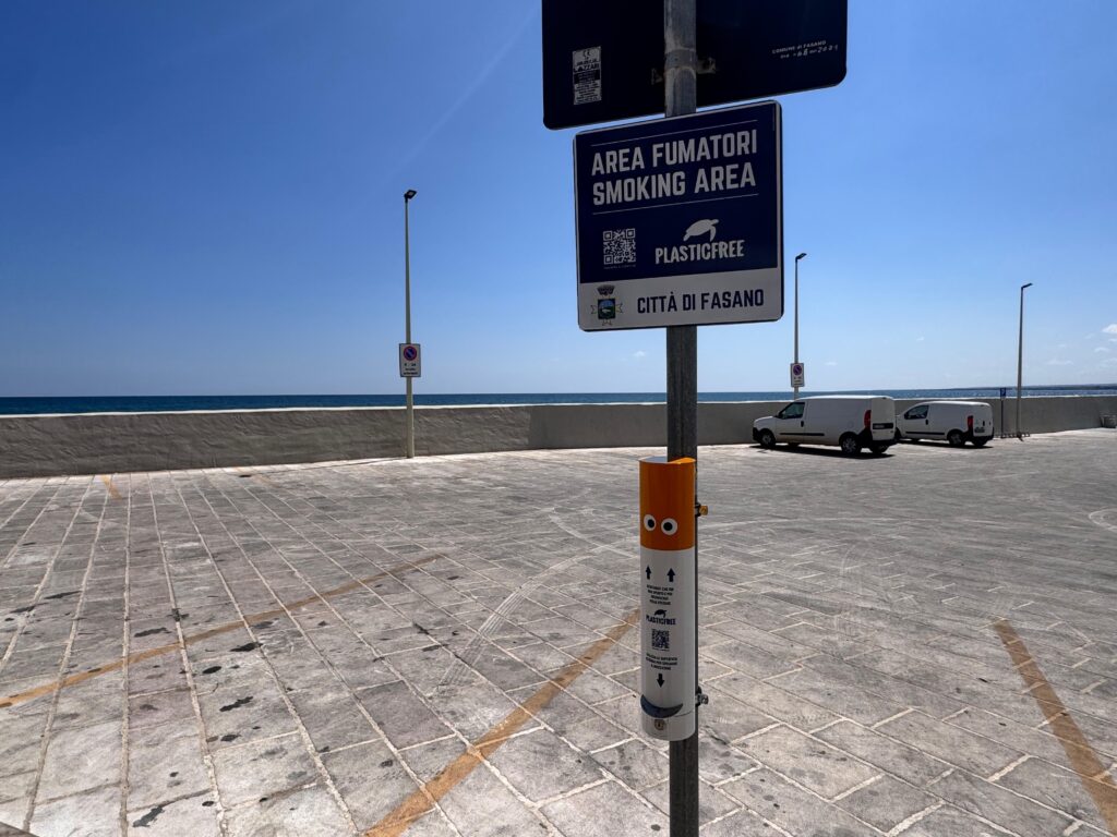 Fasano, installati sulla costa 4 nuovi porta‑mozziconi di Plastic Free - Osservatorio Fasano Fasano, installati sulla costa 4 nuovi porta‑mozziconi di Plastic Free - Osservatorio Fasano