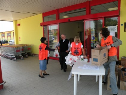 Raccolta alimentare dell’Ant fasanese per le famiglie bisognose Raccolta alimentare dell'Ant fasanese per le famiglie bisognose - Osservatorio Fasano