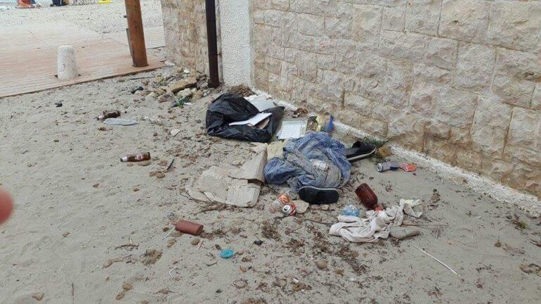 L'altra faccia di Torre Canne: rifiuti abbandonati sulla spiaggia - Osservatorio Fasano