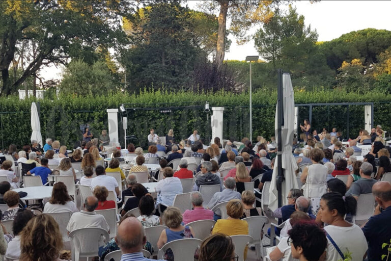 Rita Dalla Chiesa presenta ‘Mi salvo da sola’ VIDEO Rita Dalla Chiesa presenta 'Mi salvo da sola' VIDEO - Osservatorio Fasano
