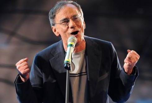 Si presenta il concerto di Roberto Vecchioni in programma a Fasano Si presenta il concerto di Roberto Vecchioni in programma a Fasano - Osservatorio Fasano