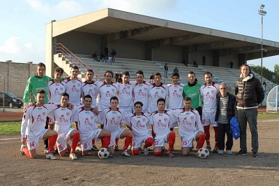 Il Pezze vince a Mottola e raggiunge la promozione in Prima Categoria Il Pezze vince a Mottola e raggiunge la promozione in Prima Categoria - Osservatorio Fasano