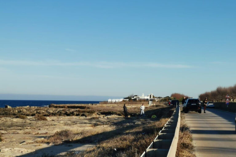 Rinvenuto un cadavere in mare tra Savelletri e Torre canne Rinvenuto un cadavere in mare tra Savelletri e Torre canne - Osservatorio Fasano