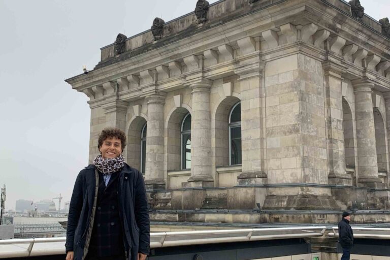 Muro di Berlino: i Giovani di F.I. alle celebrazioni, presente anche Schena Muro di Berlino: i Giovani di F.I. alle celebrazioni, presente anche Schena - Osservatorio Fasano