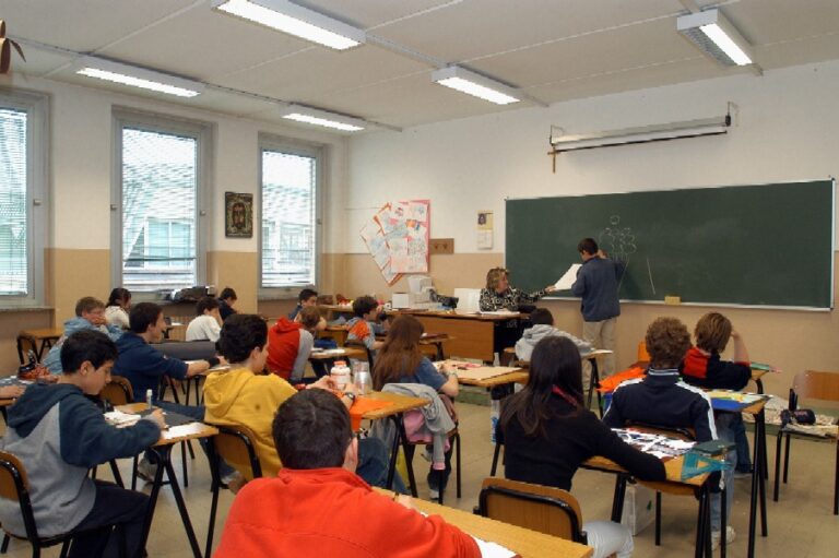 Scuola: si torna tra i banchi il 17 settembre Scuola: si torna tra i banchi il 17 settembre - Osservatorio Fasano