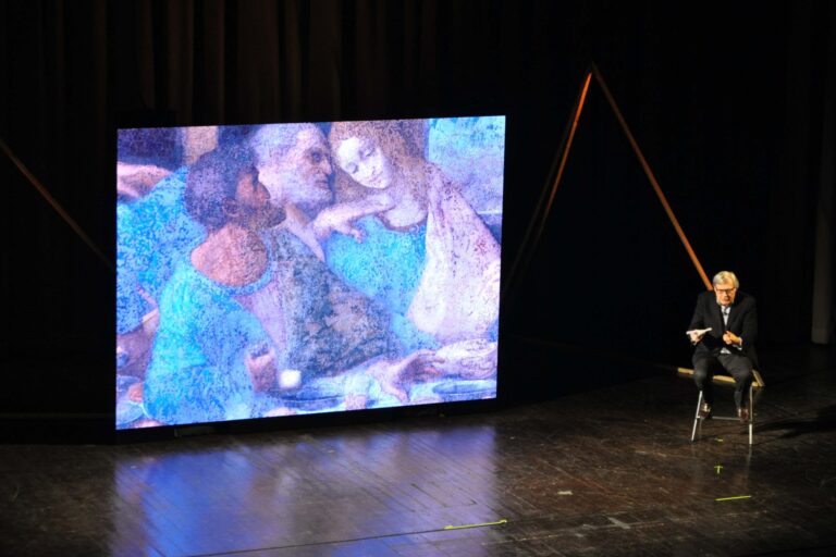 Sgarbi spiega la modernità del genio di Leonardo da Vinci Sgarbi spiega la modernità del genio di Leonardo da Vinci - Osservatorio Fasano