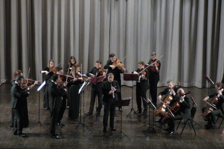 L'Ukrainian Chamber Orchestra e il solista Fabrizio Meloni stregano Fasanomusuca VIDEO - Osservatorio Fasano