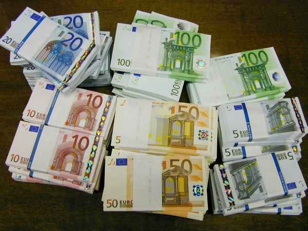 Stop al rischio di ricevere banconote false, ma non solo. Anche i capi d’abbigliamento contraffatti avrebbero le ore contate Stop al rischio di ricevere banconote false, ma non solo. Anche i capi d'abbigliamento contraffatti avrebbero le ore contate - Osservatorio Fasano
