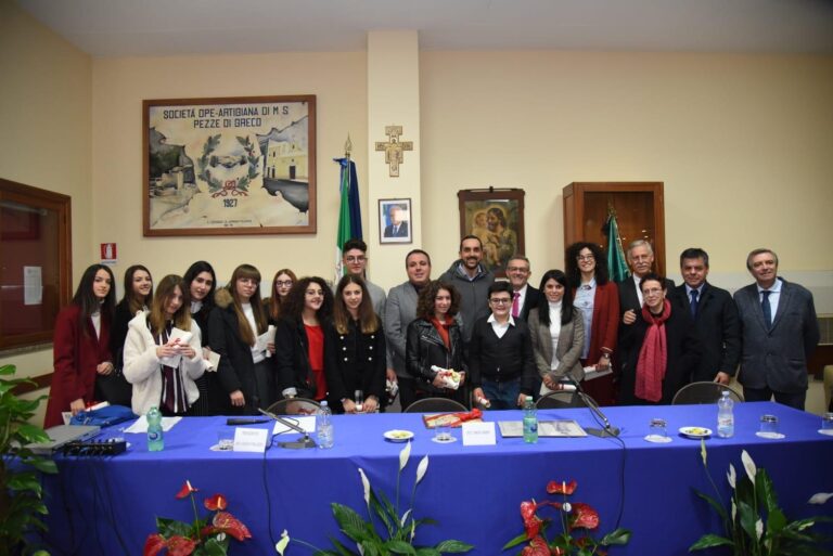 Pezze di Greco, consegnati i Premi allo Studio da parte della Soms - Osservatorio Fasano