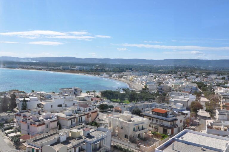 Cittadini di Torre Canne in rivolta Cittadini di Torre Canne in rivolta - Osservatorio Fasano
