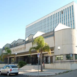 Mano pesante dei giudici per gli imputati al processo ‘Pioggia d’oro’ Mano pesante dei giudici per gli imputati al processo 'Pioggia d'oro' - Osservatorio Fasano