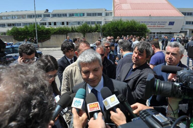 Il Governatore Nichi Vendola e il ministro Francesco Profumo scrivono agli studenti - Osservatorio Fasano