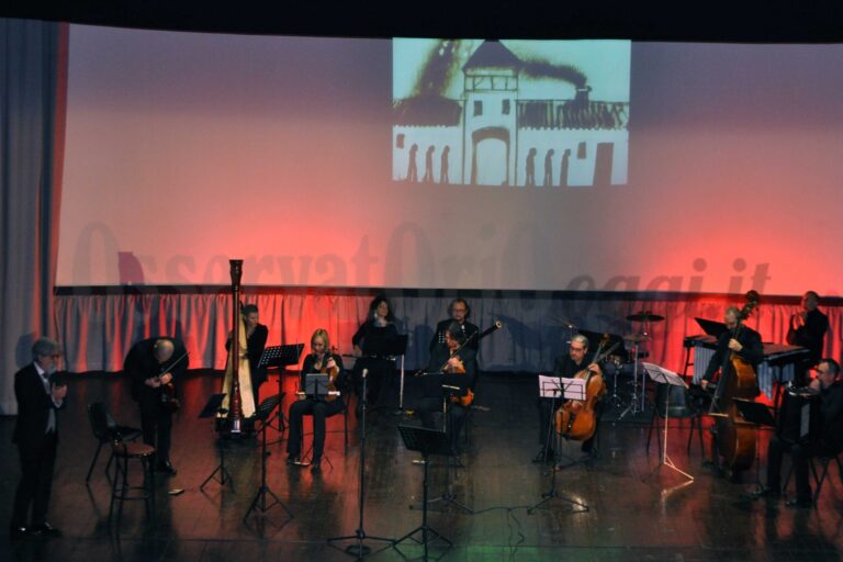 La musica 'coerente' proposta dal Maestro Vessicchio ha scaldato la platea del Kennedy - Osservatorio Fasano