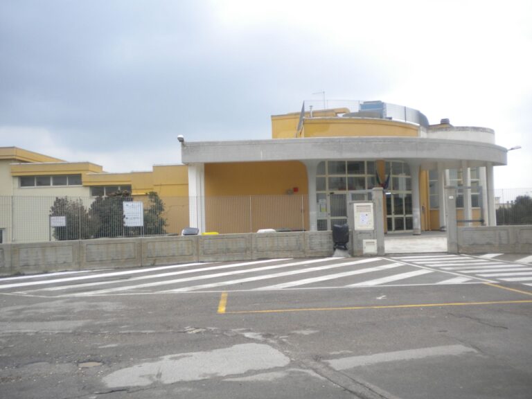 Mancano i marciapiedi nei pressi di una scuola a Pezze di Greco: lettera al commissario prefettizio - Osservatorio Fasano