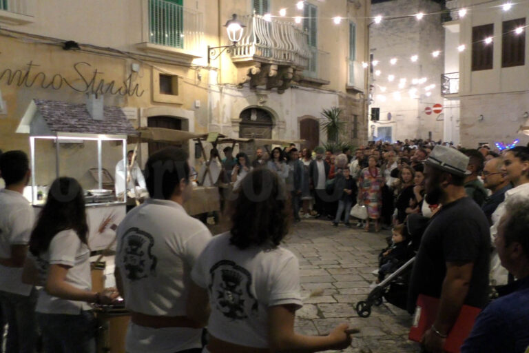 Per-Vicoli: musica e gastronomia nei vicoli del centro VIDEO Per-Vicoli: musica e gastronomia nei vicoli del centro VIDEO - Osservatorio Fasano