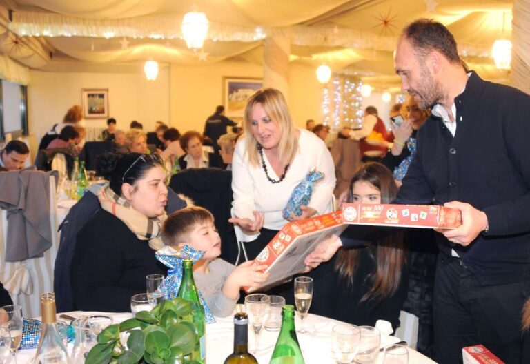 Pranzo di Natale dell’associazione volontariato Vincenziano di Fasano Pranzo di Natale dell'associazione volontariato Vincenziano di Fasano - Osservatorio Fasano