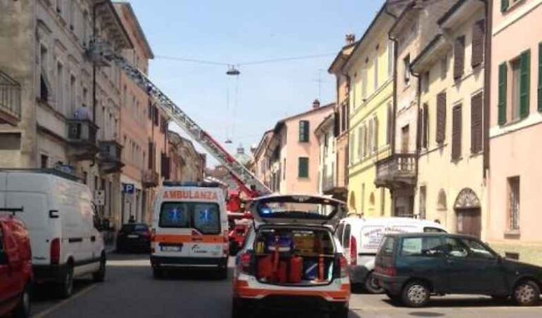 Vigili del Fuoco in soccorso di un’anziana fasanese Vigili del Fuoco in soccorso di un'anziana fasanese - Osservatorio Fasano