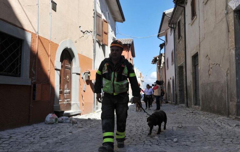 ‘Le Orme di Askan’ di Fasano in soccorso dei dispersi nelle zone terremotate 'Le Orme di Askan' di Fasano in soccorso dei dispersi nelle zone terremotate - Osservatorio Fasano