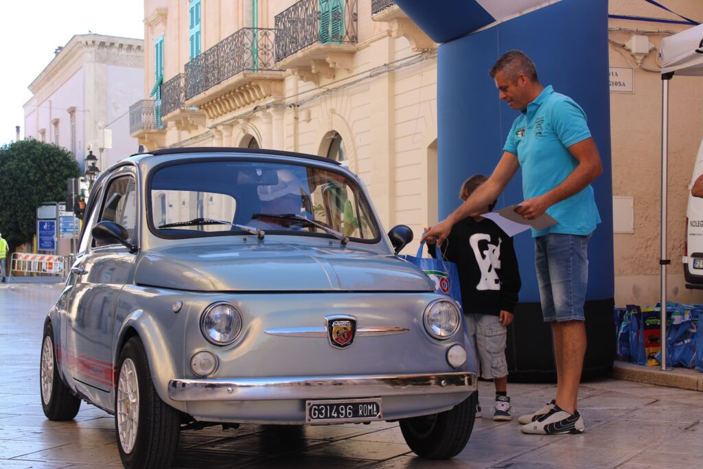 Una marea di Fiat 500 inonda Piazza Ciaia per il 2° Meeting Fiat 500 e Derivate - Osservatorio Fasano