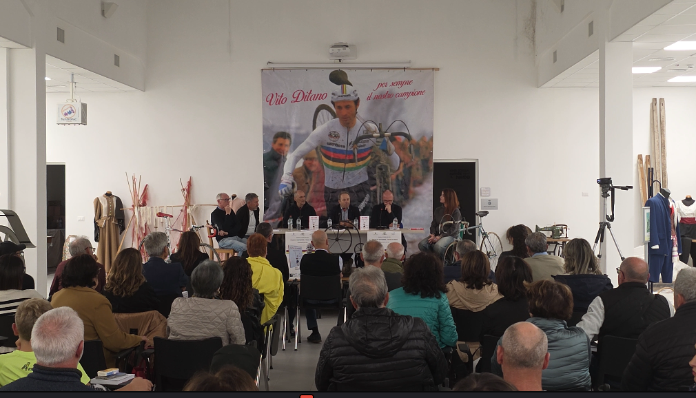 Pezze di Greco celebra la "Leggenda" Vito Di Tano: Presentato il libro "Non ci credo" - Osservatorio Fasano