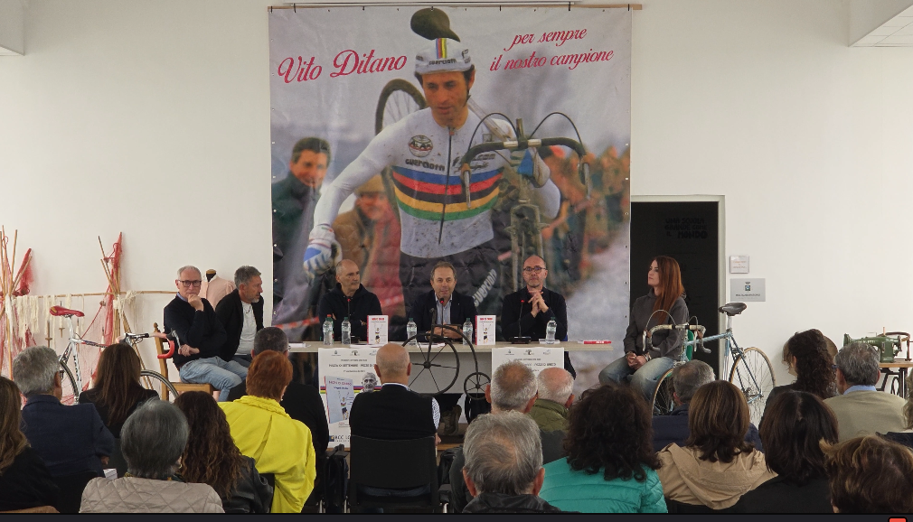 Pezze di Greco celebra la "Leggenda" Vito Di Tano: Presentato il libro "Non ci credo" - Osservatorio Fasano