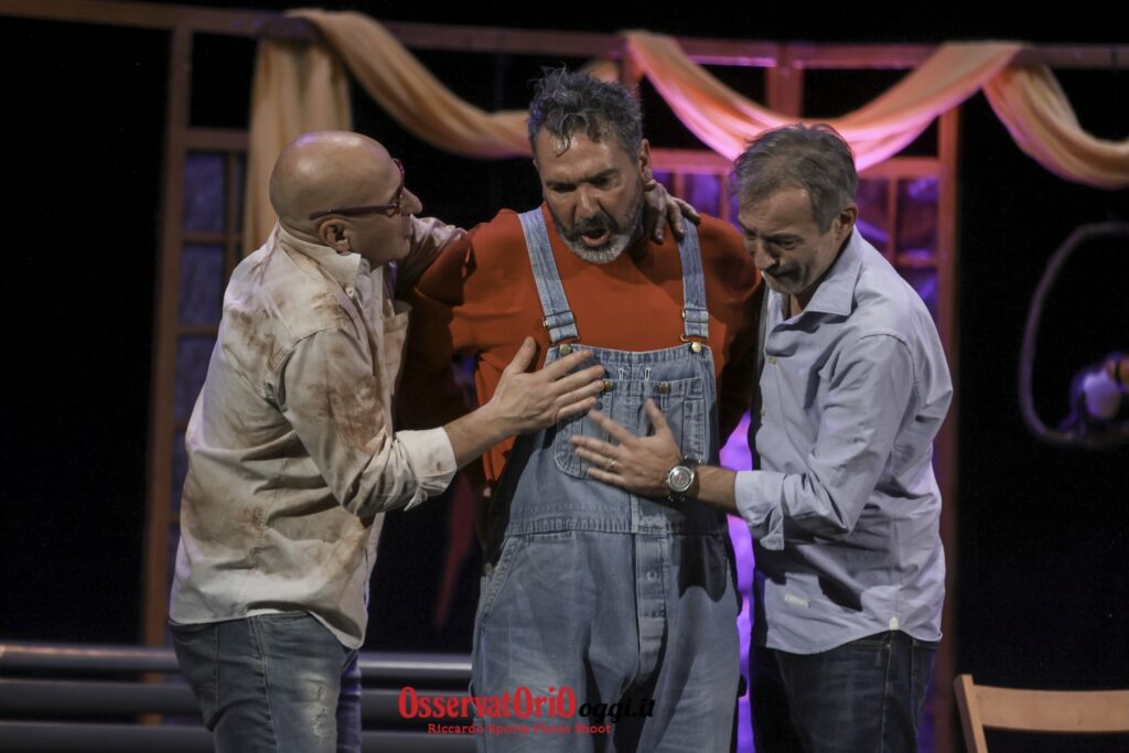 “Prestazione occasionale”: ironia e introspezione per il secondo spettacolo in concorso al “Di scena a Fasano” - Osservatorio Fasano “Prestazione occasionale”: ironia e introspezione per il secondo spettacolo in concorso al “Di scena a Fasano” - Osservatorio Fasano