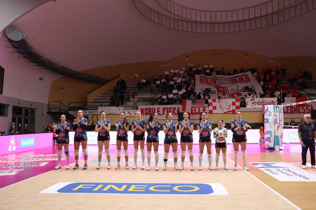 Olio Pantaleo Volley, sconfitta al cardiopalma nel derby: Fasano cede ad Altamura al Tie-Break - Osservatorio Fasano Olio Pantaleo Volley, sconfitta al cardiopalma nel derby: Fasano cede ad Altamura al Tie-Break - Osservatorio Fasano