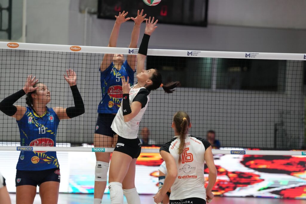 Olio Pantaleo Volley, sconfitta al cardiopalma nel derby: Fasano cede ad Altamura al Tie-Break - Osservatorio Fasano Olio Pantaleo Volley, sconfitta al cardiopalma nel derby: Fasano cede ad Altamura al Tie-Break - Osservatorio Fasano