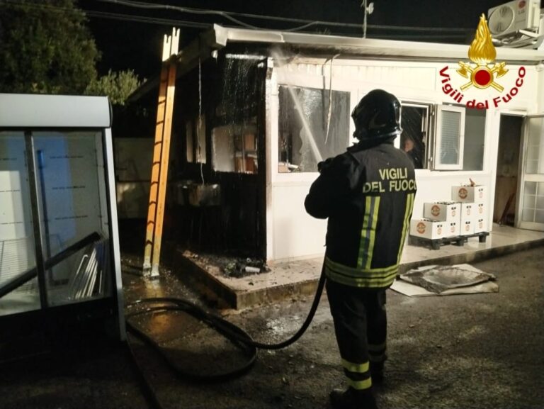 Incendio notturno devasta un bar in stazione di servizio a Pezze di Greco - Osservatorio Fasano