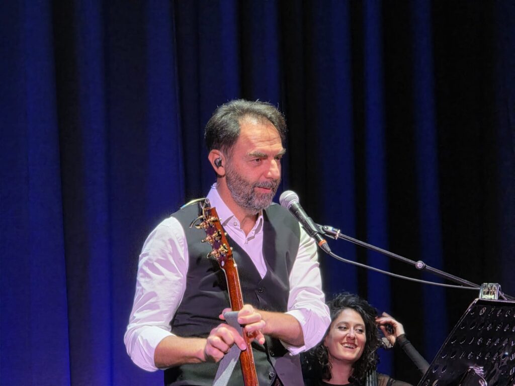 Neri Marcorè regala emozioni in musica con la sua “Doppia Coppia” - Osservatorio Fasano