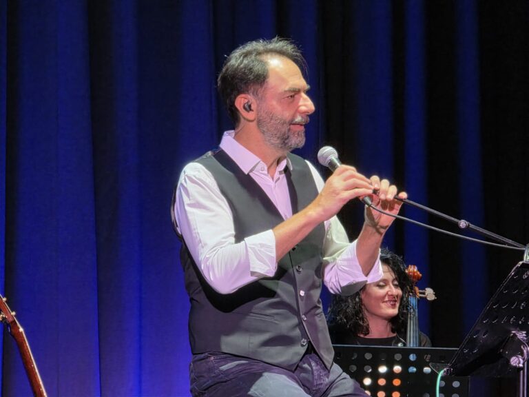 Neri Marcorè regala emozioni in musica con la sua “Doppia Coppia” - Osservatorio Fasano