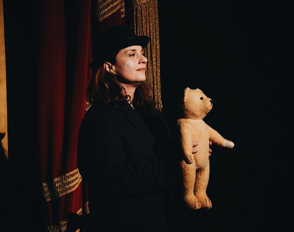 Macbeth’s Dreams conquista il Teatro Sociale: debutto italiano davanti a una platea giovanissima - Osservatorio Fasano